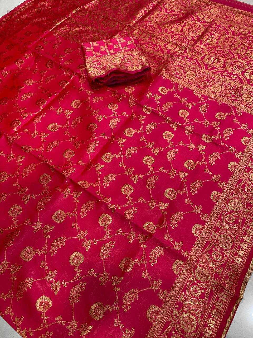 Saris & Lehengas